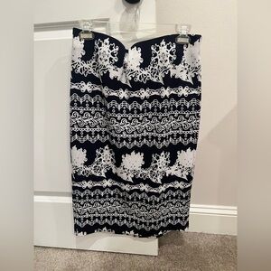 Mid length, stretchy skirt